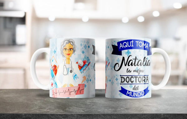 TAZA MOCKUP PROFESIONES MEDICINA_doctora mayor